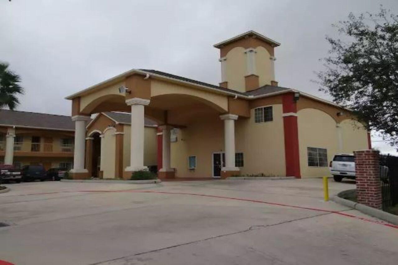 Regency Inn & Suites - Baytown Exterior photo