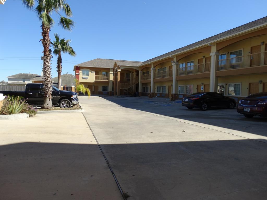 Regency Inn & Suites - Baytown Exterior photo