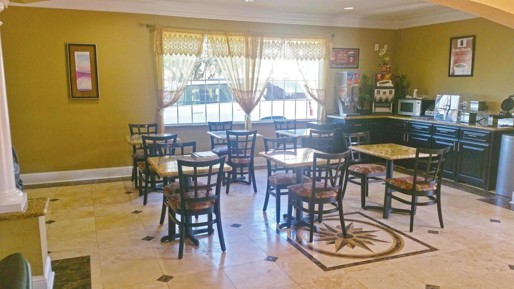 Regency Inn & Suites - Baytown Exterior photo