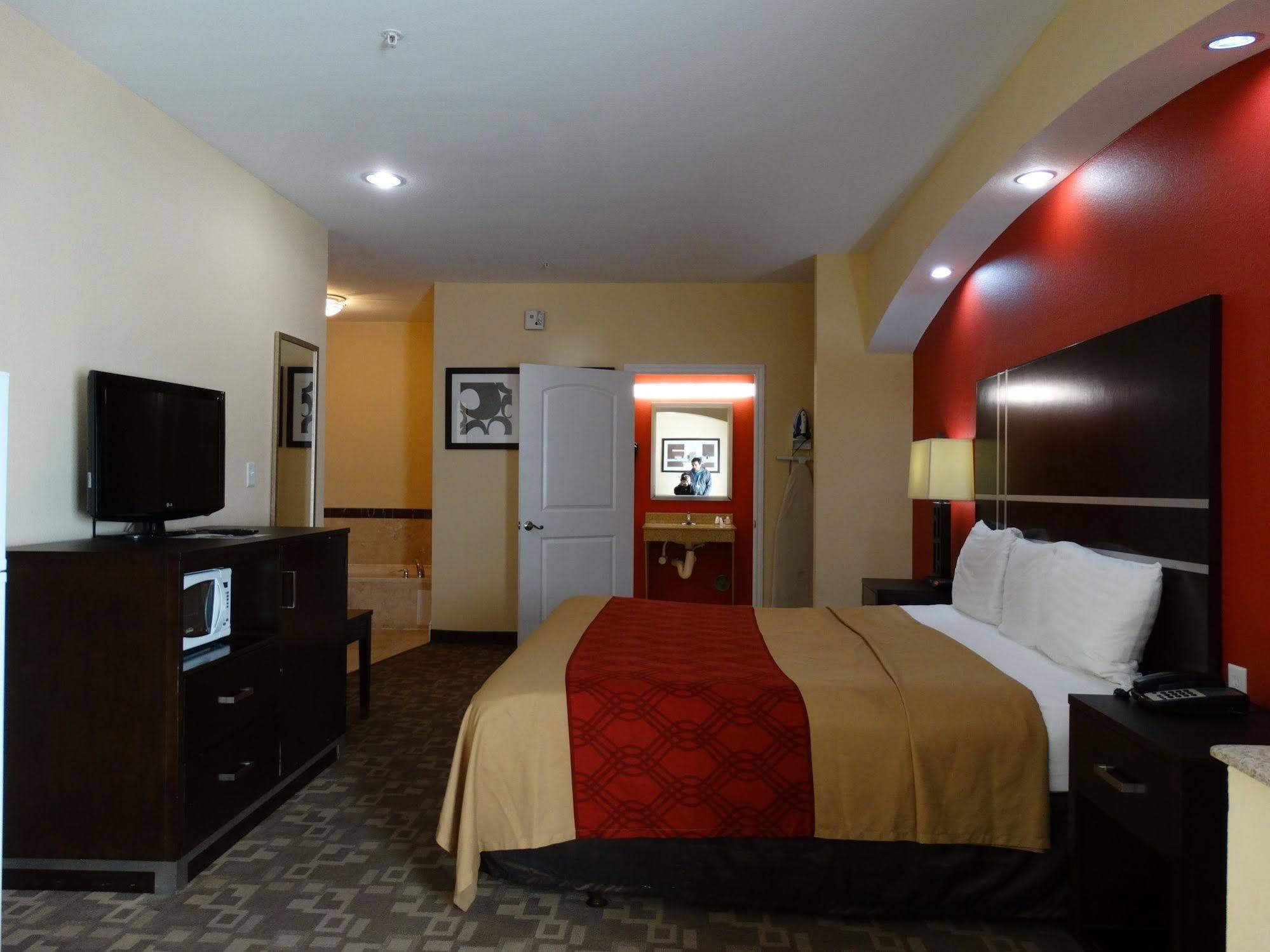 Regency Inn & Suites - Baytown Exterior photo
