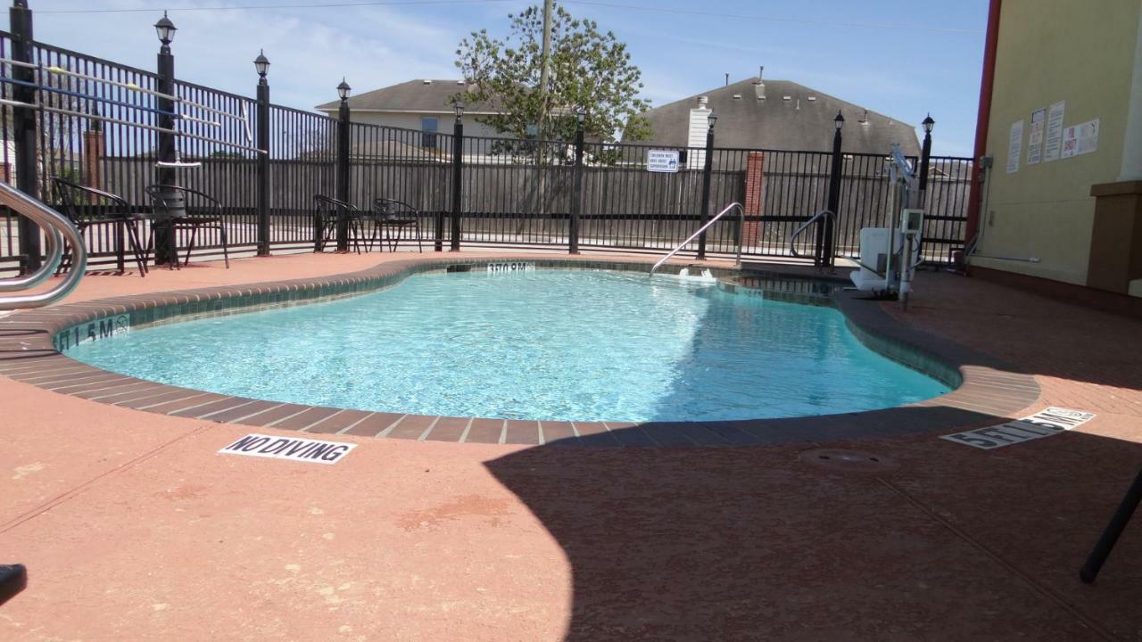 Regency Inn & Suites - Baytown Exterior photo