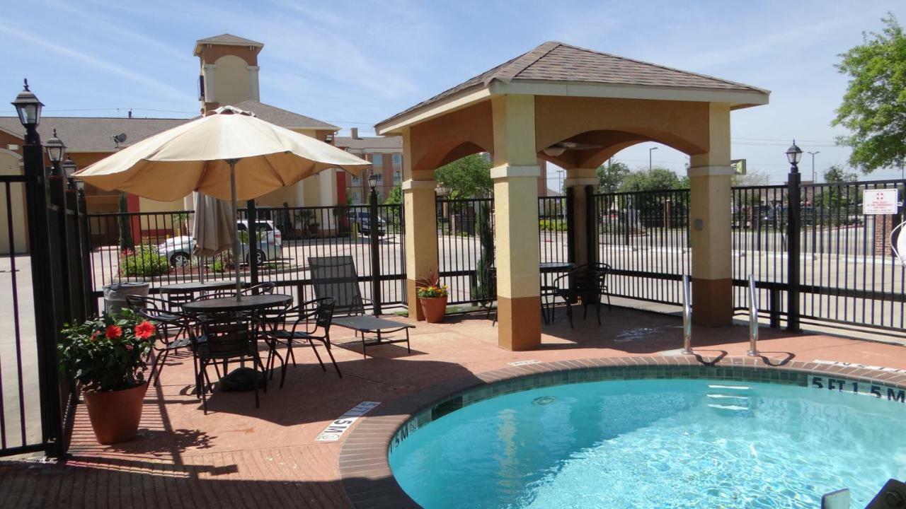 Regency Inn & Suites - Baytown Exterior photo